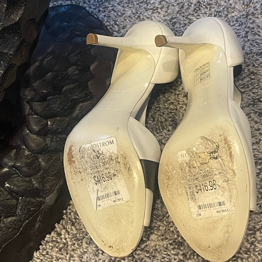 BALENCIAGA (Retail:$416) White/Black Leather Ruffle Trim D'Orsay Pumps Size 38 - Picture 9 of 9